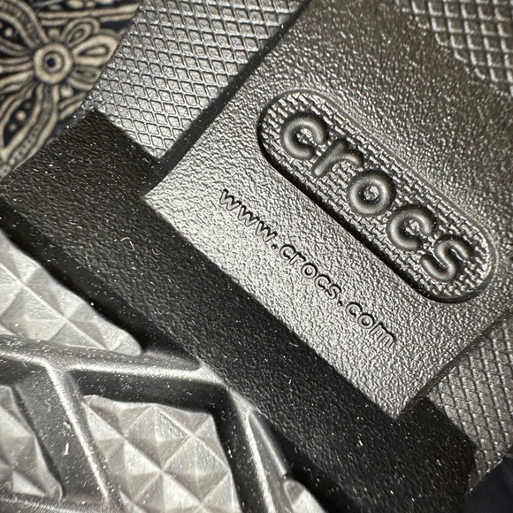 Crocs waterproof black and purple boots. Size 8 - Picture 4 of 10